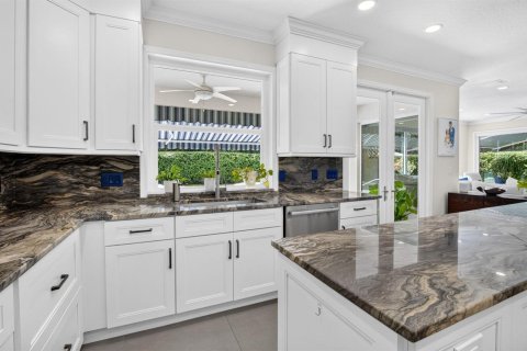 House in Boynton Beach, Florida 5 bedrooms, 365.48 sq.m. № 2249766 - photo 25