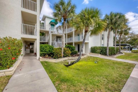 Condo in Sarasota, Florida, 2 bedrooms № 2155768