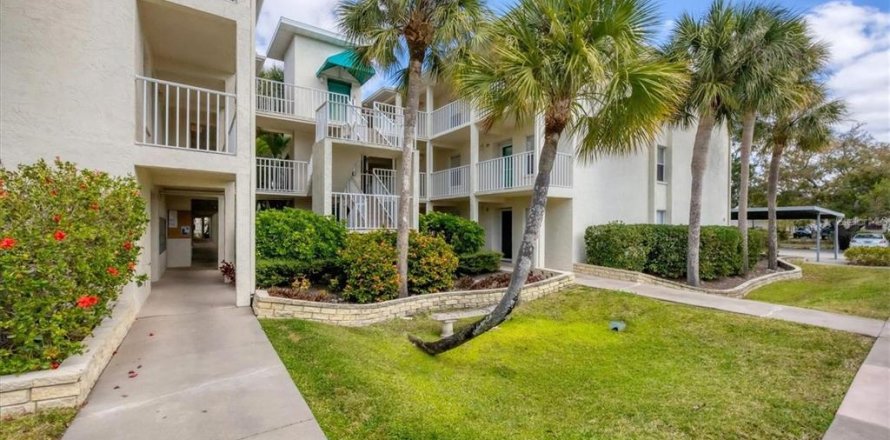 Condo in Sarasota, Florida, 2 bedrooms № 2155768