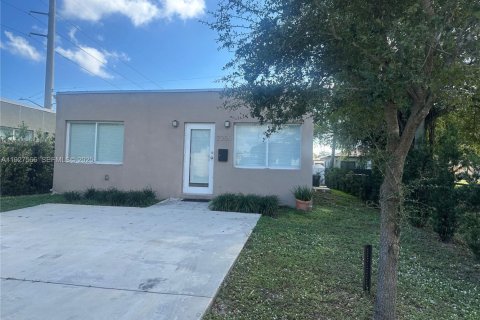 Villa ou maison à louer à Hollywood, Floride: 3 chambres, 92.9 m2 № 1986720 - photo 1
