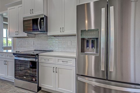 House in Port Charlotte, Florida 4 bedrooms, 187.01 sq.m. № 1807407 - photo 30