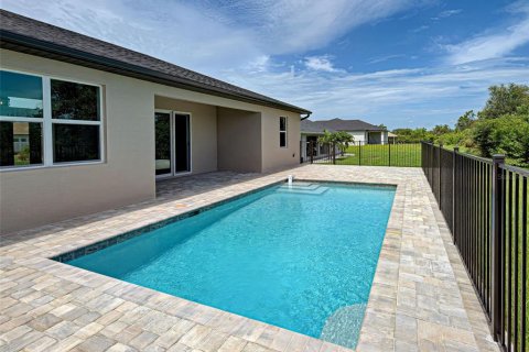 House in Port Charlotte, Florida 4 bedrooms, 187.01 sq.m. № 1807407 - photo 15