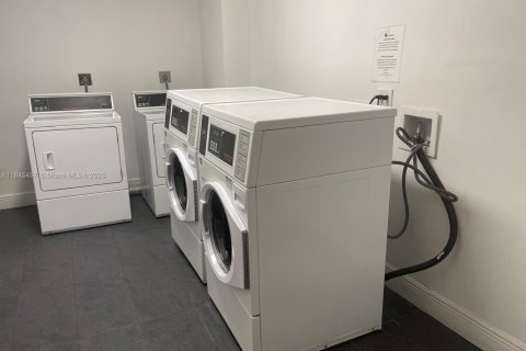 Copropriété à vendre à Hollywood, Floride: 1 chambre, 75.44 m2 № 1935991 - photo 10