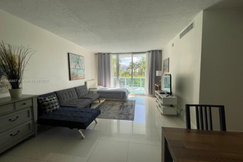 Copropriété à vendre à Hollywood, Floride: 1 chambre, 75.44 m2 № 1935991 - photo 2