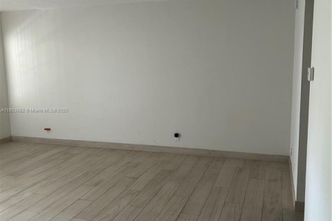 Снять в аренду кондоминиум в Халландейл-Бич, Флорида 1 спальня, 74.32м2, № 1878396 - фото 9