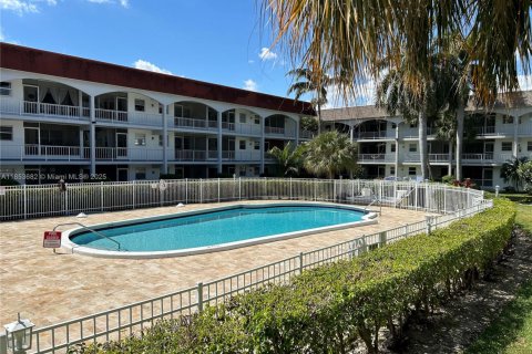 Снять в аренду кондоминиум в Халландейл-Бич, Флорида 1 спальня, 74.32м2, № 1878396 - фото 10