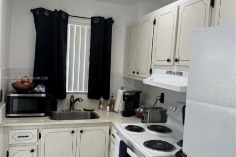 Снять в аренду кондоминиум в Халландейл-Бич, Флорида 1 спальня, 74.32м2, № 1878396 - фото 6