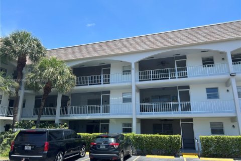 Снять в аренду кондоминиум в Халландейл-Бич, Флорида 1 спальня, 74.32м2, № 1878396 - фото 1