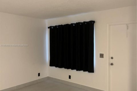 Снять в аренду кондоминиум в Халландейл-Бич, Флорида 1 спальня, 74.32м2, № 1878396 - фото 4