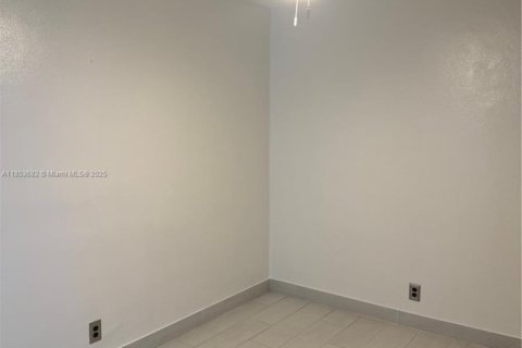 Снять в аренду кондоминиум в Халландейл-Бич, Флорида 1 спальня, 74.32м2, № 1878396 - фото 5