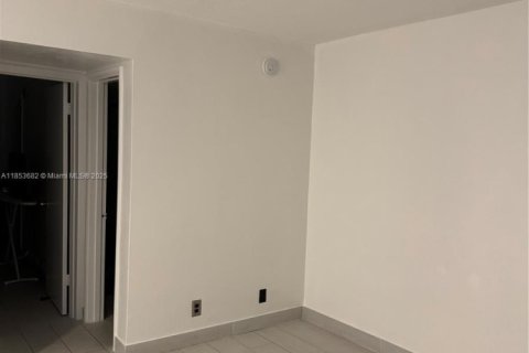 Снять в аренду кондоминиум в Халландейл-Бич, Флорида 1 спальня, 74.32м2, № 1878396 - фото 7