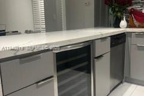 Touwnhouse à vendre à Miami, Floride: 3 chambres, 135.82 m2 № 2001288 - photo 2