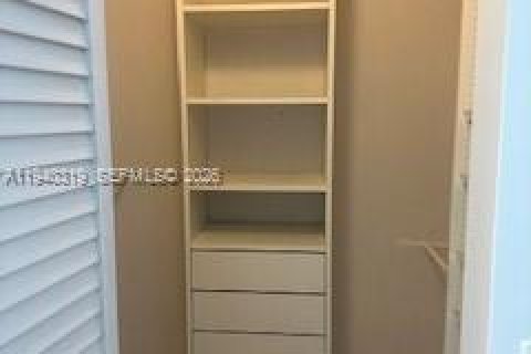 Touwnhouse à vendre à Miami, Floride: 3 chambres, 135.82 m2 № 2001288 - photo 20