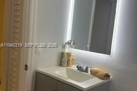 Touwnhouse à vendre à Miami, Floride: 3 chambres, 135.82 m2 № 2001288 - photo 16