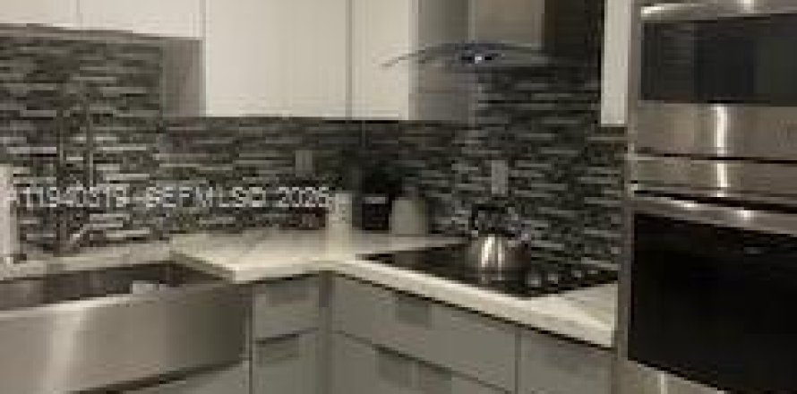 Touwnhouse à Miami, Floride 3 chambres, 135.82 m2 № 2001288