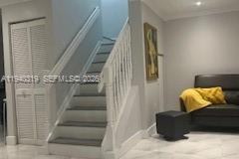 Touwnhouse à vendre à Miami, Floride: 3 chambres, 135.82 m2 № 2001288 - photo 6