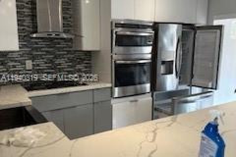 Touwnhouse à vendre à Miami, Floride: 3 chambres, 135.82 m2 № 2001288 - photo 3