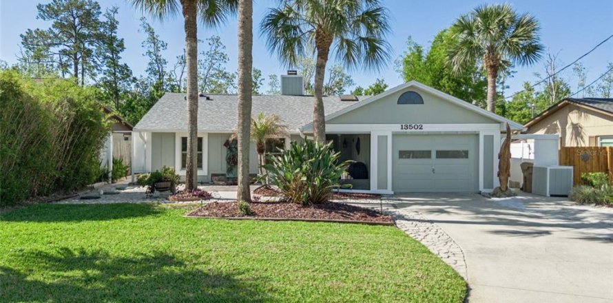 Villa ou maison à Tavares, Floride 3 chambres, 139.82 m2 № 2198759