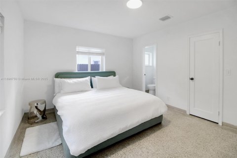 Casa en venta en Miami, Florida, 2 dormitorios, 109.62 m2 № 1951349 - foto 16