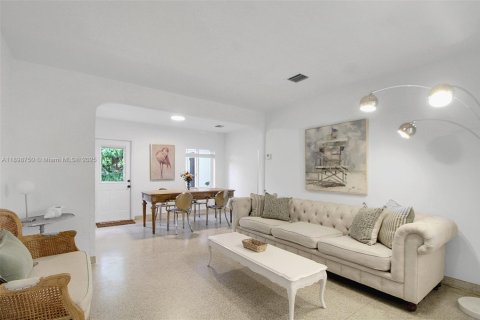 Casa en venta en Miami, Florida, 2 dormitorios, 109.62 m2 № 1951349 - foto 5