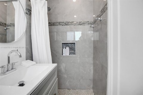 Casa en venta en Miami, Florida, 2 dormitorios, 109.62 m2 № 1951349 - foto 12
