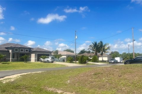 House in Lehigh Acres, Florida 3 bedrooms, 126.07 sq.m. № 1864388 - photo 5