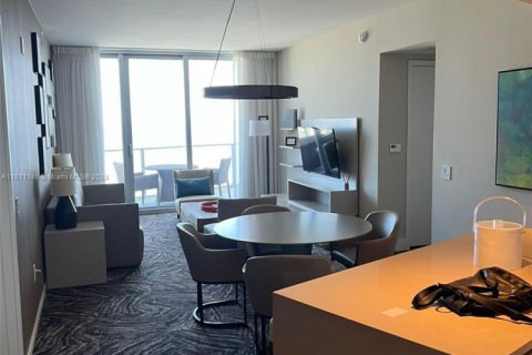 Condo in Hollywood, Florida, 2 bedrooms  № 1867850 - photo 8