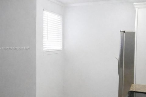 Condominio en alquiler en Miami, Florida, 3 dormitorios, 104.05 m2 № 2010695 - foto 3