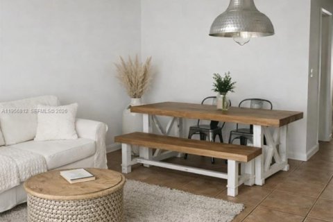 Condominio en alquiler en Miami, Florida, 3 dormitorios, 104.05 m2 № 2010695 - foto 7