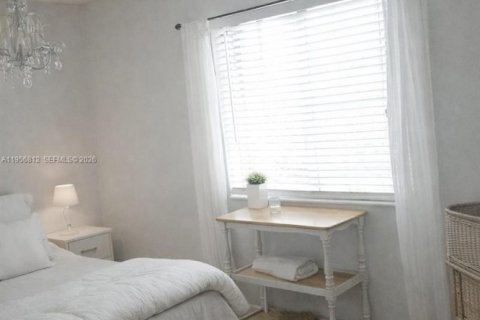 Condominio en alquiler en Miami, Florida, 3 dormitorios, 104.05 m2 № 2010695 - foto 13