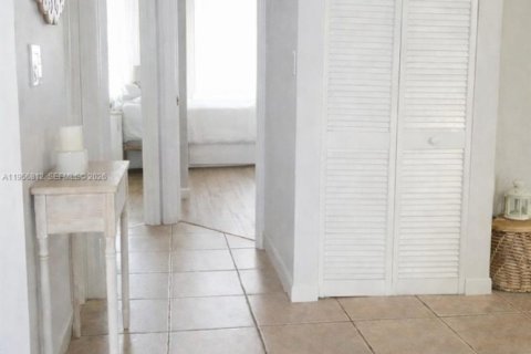 Condominio en alquiler en Miami, Florida, 3 dormitorios, 104.05 m2 № 2010695 - foto 18