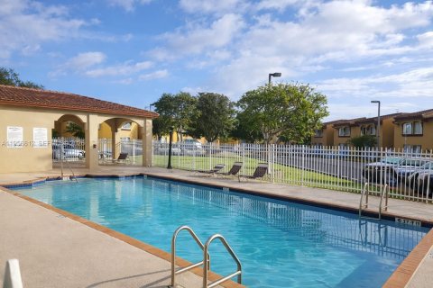 Condominio en alquiler en Miami, Florida, 3 dormitorios, 104.05 m2 № 2010695 - foto 21