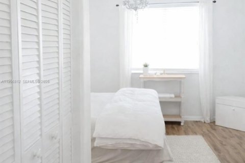 Condominio en alquiler en Miami, Florida, 3 dormitorios, 104.05 m2 № 2010695 - foto 16