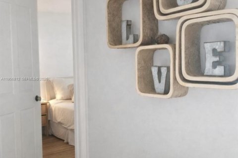 Condominio en alquiler en Miami, Florida, 3 dormitorios, 104.05 m2 № 2010695 - foto 19