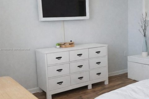 Condominio en alquiler en Miami, Florida, 3 dormitorios, 104.05 m2 № 2010695 - foto 15