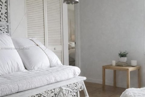 Condominio en alquiler en Miami, Florida, 3 dormitorios, 104.05 m2 № 2010695 - foto 5