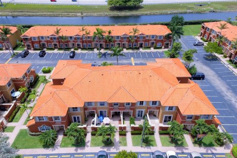 Townhouse in Doral, Florida 3 bedrooms, 117.06 sq.m. № 1991780 - photo 23