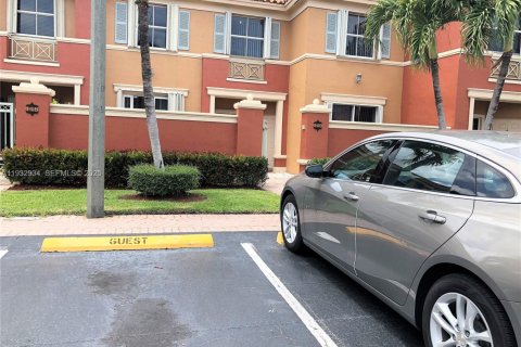 Townhouse in Doral, Florida 3 bedrooms, 117.06 sq.m. № 1991780 - photo 27