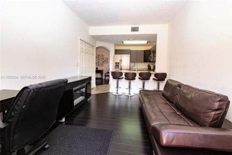 Townhouse in Doral, Florida 3 bedrooms, 117.06 sq.m. № 1991780 - photo 12