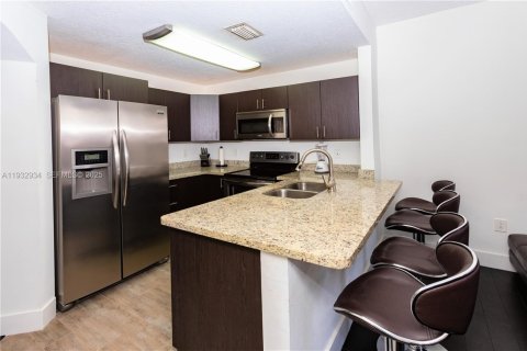 Townhouse in Doral, Florida 3 bedrooms, 117.06 sq.m. № 1991780 - photo 7