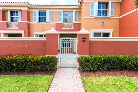 Townhouse in Doral, Florida 3 bedrooms, 117.06 sq.m. № 1991780 - photo 1
