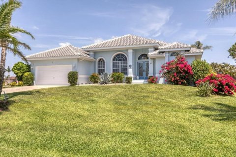 House in Placida, Florida 3 bedrooms, 165.92 sq.m. № 1666459 - photo 5