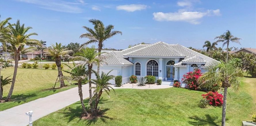 House in Placida, Florida 3 bedrooms, 165.92 sq.m. № 1666459