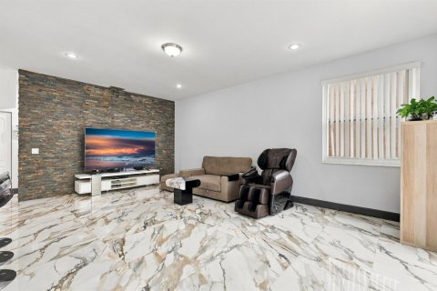 House in Boca Raton, Florida 4 bedrooms, 248.23 sq.m. № 2392666 - photo 5