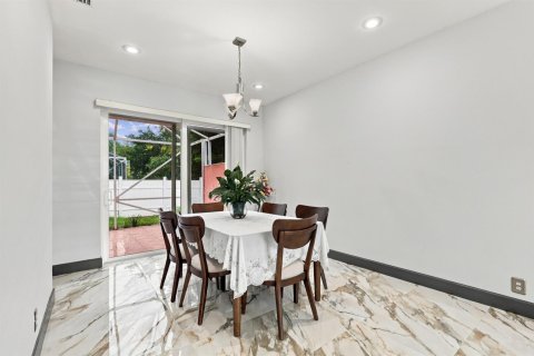 House in Boca Raton, Florida 4 bedrooms, 248.23 sq.m. № 2392666 - photo 12