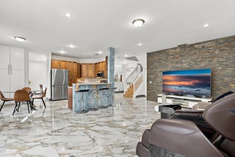 House in Boca Raton, Florida 4 bedrooms, 248.23 sq.m. № 2392666 - photo 7