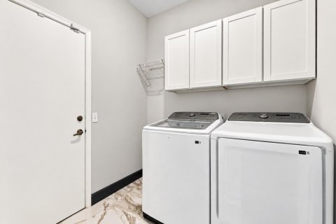 House in Boca Raton, Florida 4 bedrooms, 248.23 sq.m. № 2392666 - photo 27