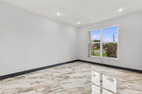 House in Boca Raton, Florida 4 bedrooms, 248.23 sq.m. № 2392666 - photo 9