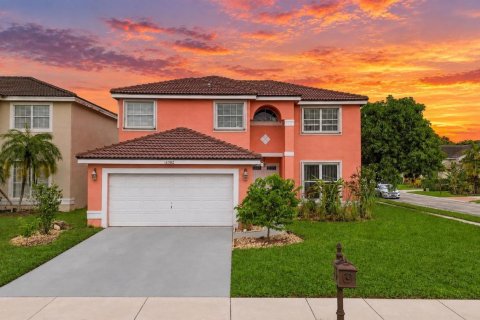 House in Boca Raton, Florida 4 bedrooms, 248.23 sq.m. № 2392666