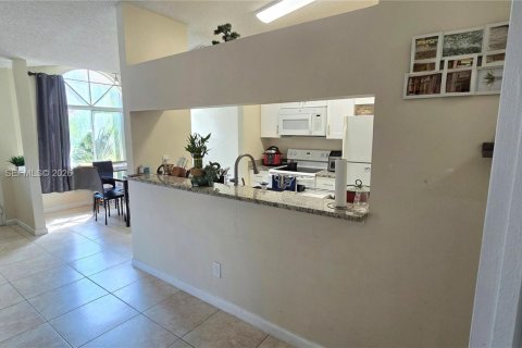 Снять в аренду квартиру в Майами, Флорида 2 спальни, 82.78м2, № 2009709 - фото 21